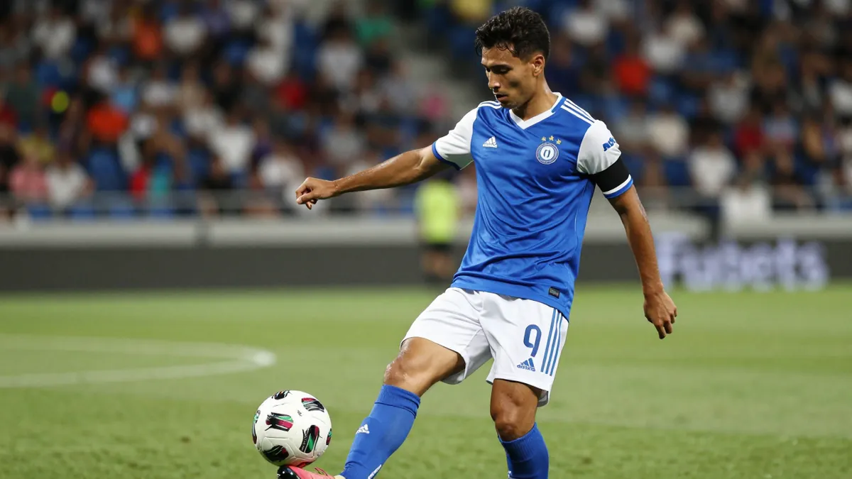 Birmingham City Bolster Midfield with Max Bird Signing